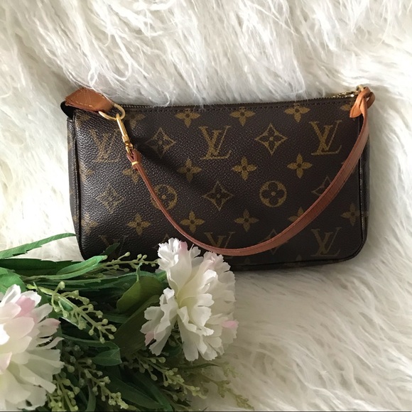 Louis Vuitton Handbags - 💕🙏🏾🌹SALE❣️LV POCHETTE Accessories 💕🙏🏾🌹